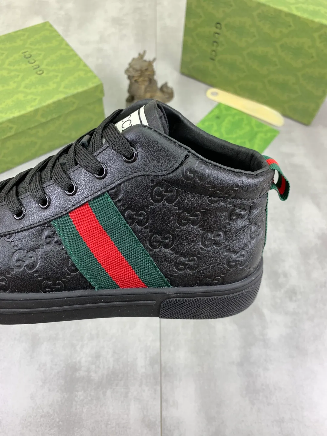 Men's shoes 💰P460 💰[New style]🆘 The latest model from Gucci GUCCI official website 🎁Classic casual fashion high-top men's shoes 👟Hot style 💥The version is simple and elegant, exclusive for trendy men. Unique official website latest brand elements 👑Gucci original decoration, fashionable and generous, original soft calfskin fabric➕Comfortable soft first-layer pigskin lining ✅The official website specifies the wear-resistant casual outsole, the classic model is taken in kind🎬Color: 4️⃣colors available😍Number: 38-44